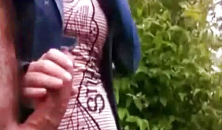 مردی کیک های دوست دختر خود را ورز می ویس سکسی تلگرام دهد و با او در مقابل دوربین رابطه جنسی برقرار می کند