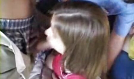 یک مرد معرفي كانال سكسي متاهل یک کلبه مرکز شهر را برداشته و یک معشوقه شلوغ را در ماندا اشک می ریزد