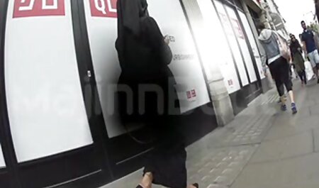 عزیزم بلوند با جوانان بزرگ جلوی صورتی او را بر روی آیفون می کشد کانال پورن در تلگرام
