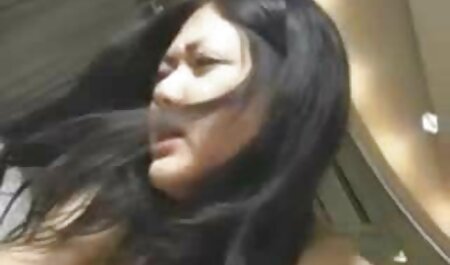 دختری با الاغ بزرگ باسن خود را گسترش می دهد و با یک dildo عظیم ، خودش شبکهای سکسی تلگرام را در مقعد می سیزد