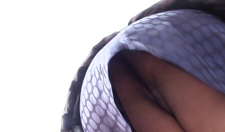 Busty MILF کانال سکسس در جوراب شلواری مشکی ، مربی مشکی سیاه را مکیده است
