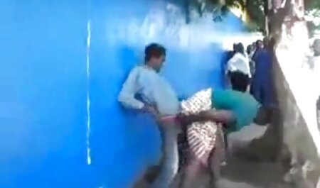 زنان جوان تنها و تنها در لباس زیر از ماشین های خاله سکسی تلگرام جنسی برای استمناء مودار استفاده می کنند