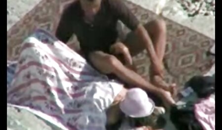 شلخته لاغر در یک عکس توسط کانال تلگرام فیلم سکسب یک پسر روی مبل لعنتی می شود