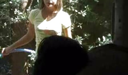 MILF با الاغ بزرگ یک گربه را در زیر تنه های دو دانش آموز فاش می کند و زبان را قطع لینک کانال سکس چت می کند