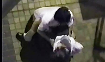 ورزش با دانلود کانال سکسی درتلگرام یک خروس کوچک به پیرمرد تسلیم شد